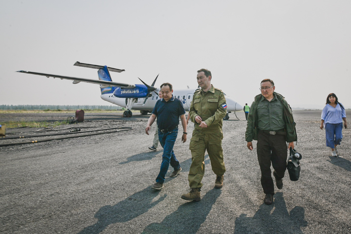 Айсен Николаев лично проконтролировал ситуацию с природными пожарами в Верхоянском районе