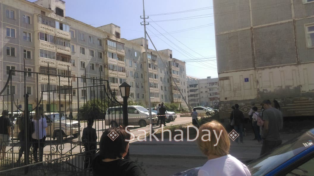 Фотофакт: В 202-м микрорайоне нашли подозрительный пакет