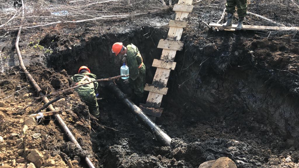 Обнаружено место прорыва нефтепровода "Иреляхнефть". Ведутся ликвидационные работы