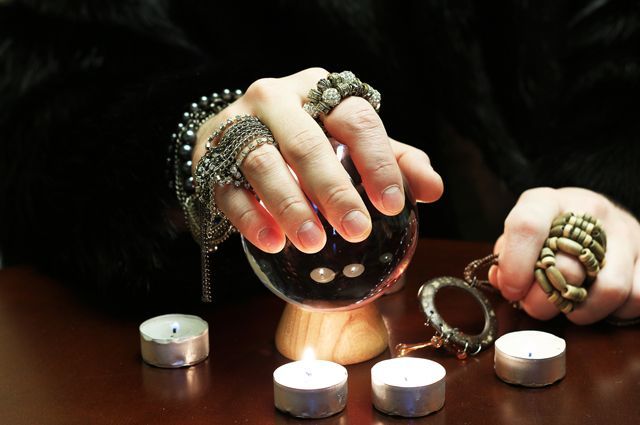 Письмо в редакцию: «Наша бабушка отдала «лже-экстрасенсу» 3 млн рублей за снятие порчи"