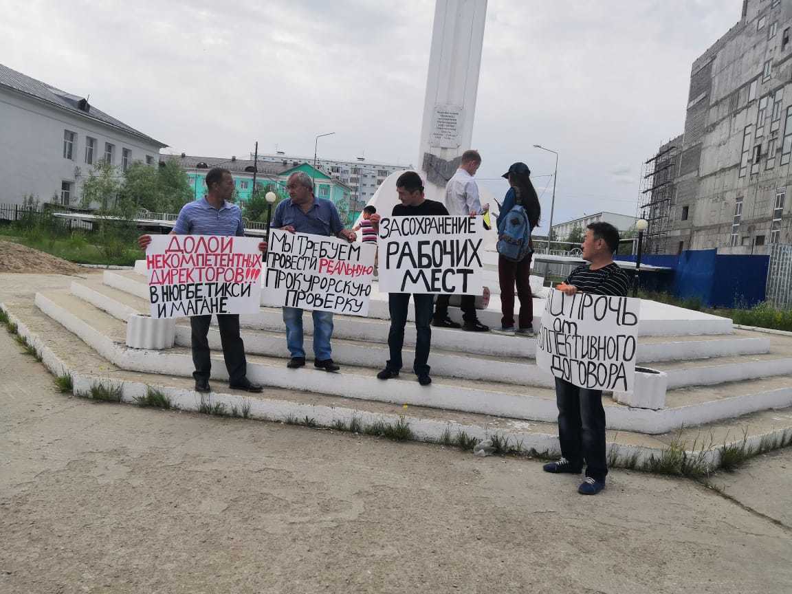 Иван Отяковский проводит митинг