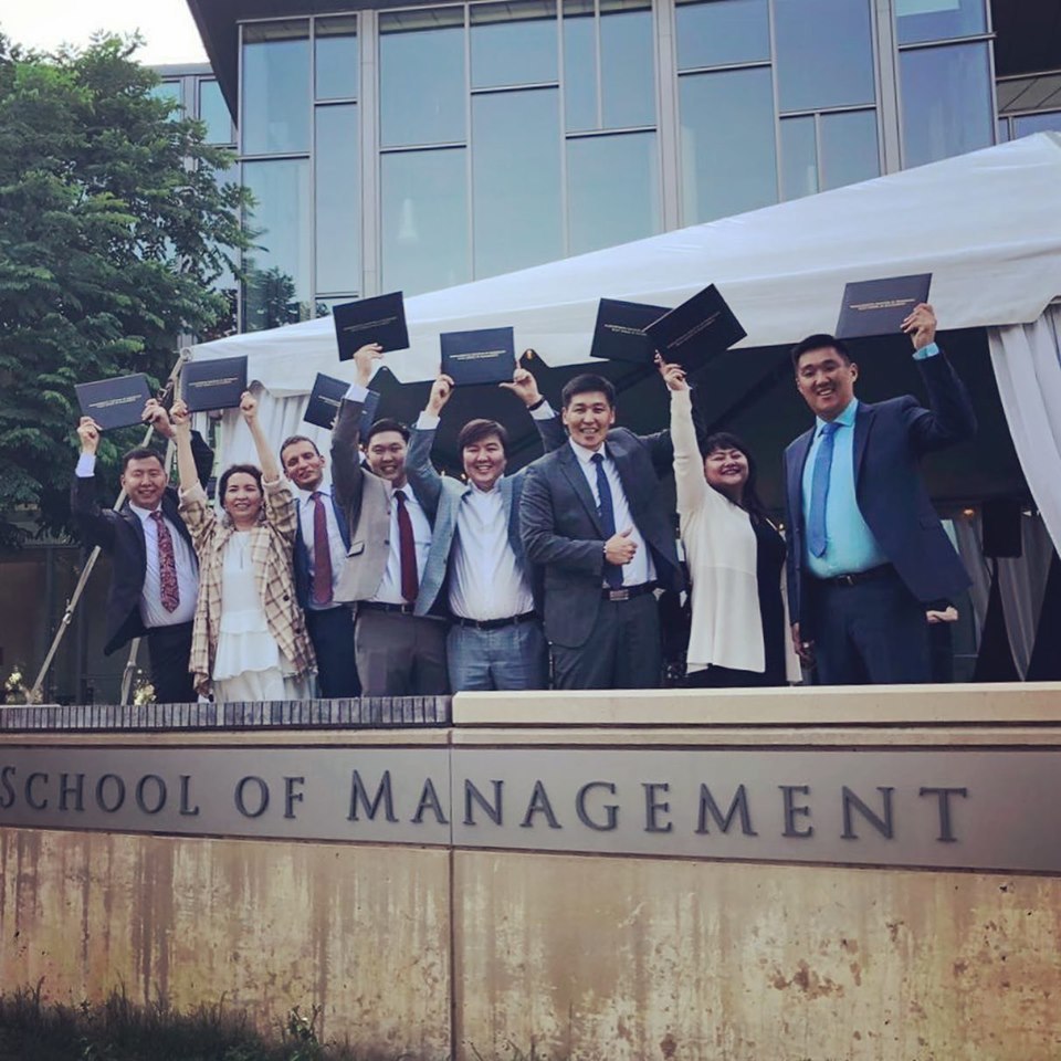 Бостонская восьмерка завершила обучение в MIT