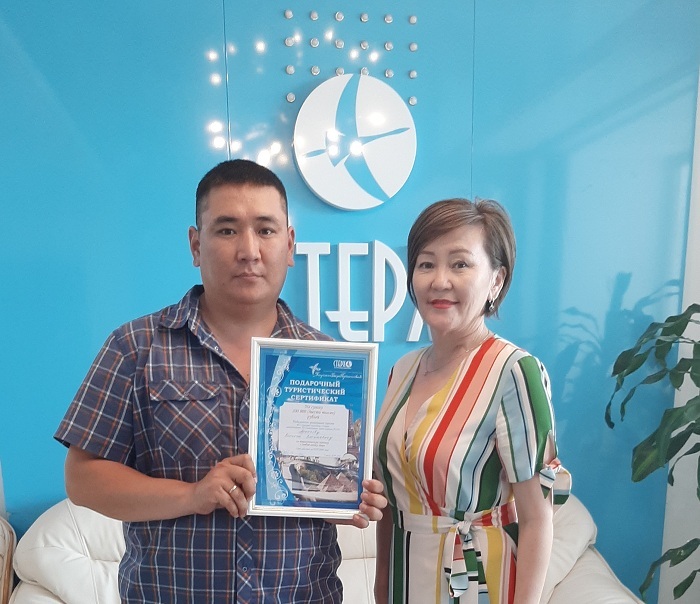 Мария Устинова и Василий Архипов получили суперпризы от СК «Стерх»