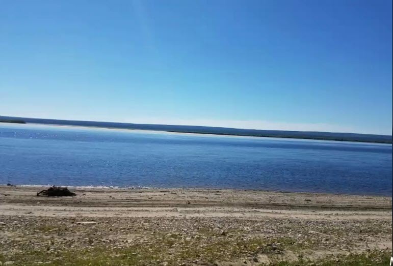 У села Еланка во время купания пропали дети