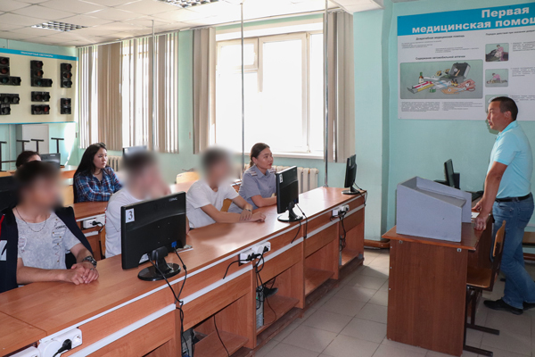 Несовершеннолетние осужденные без изоляции от общества пройдут обучение в автошколе