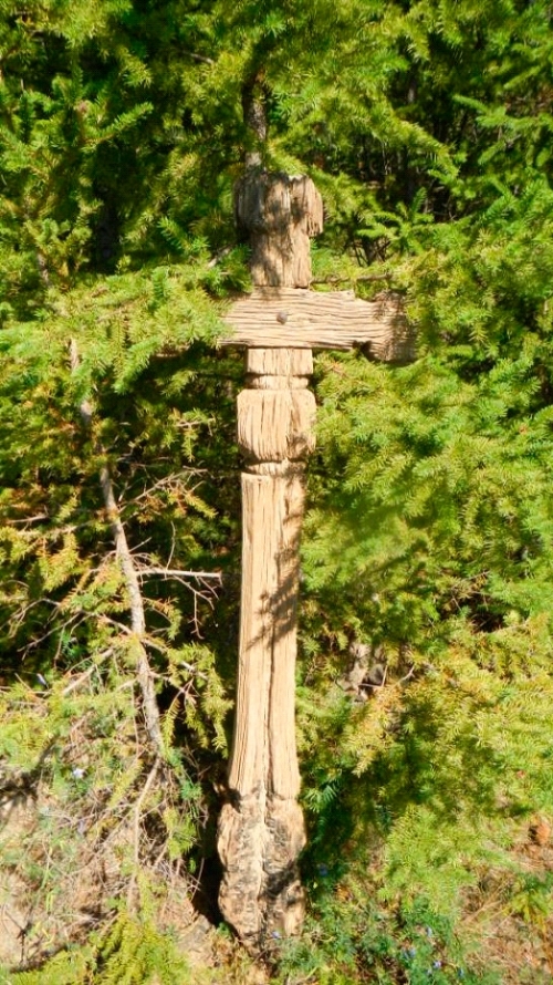 Могильный крест в местности «Старый город» Намского улуса.