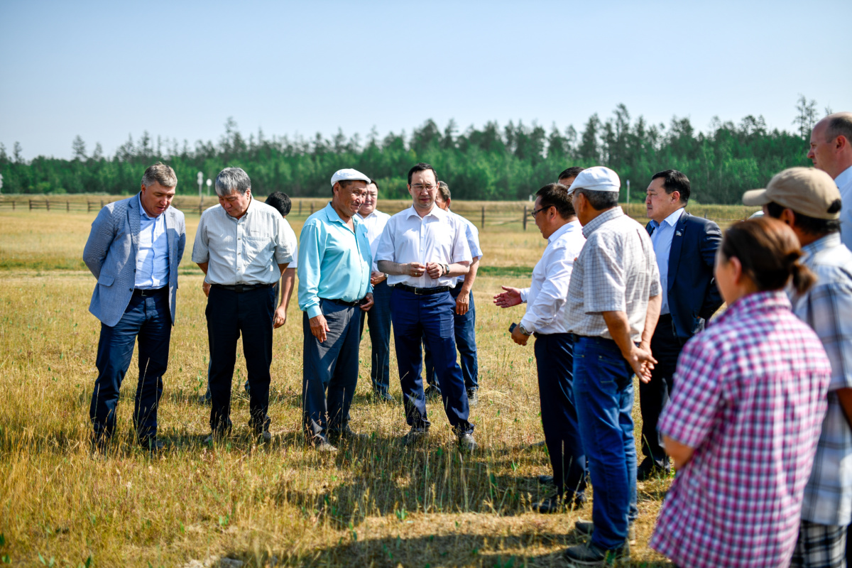 Айсен Николаев провел выездное совещание в заречной группе районов