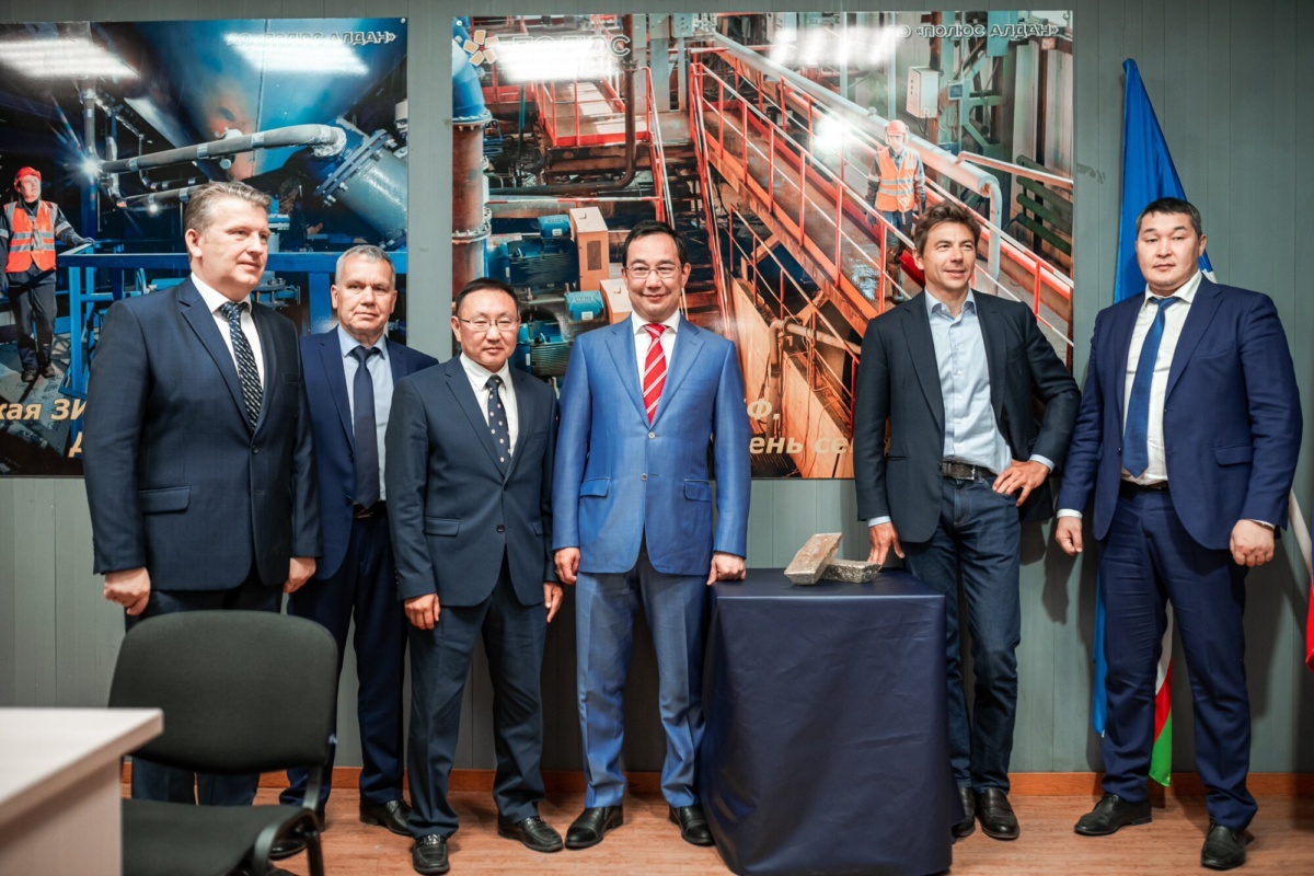 Глава Якутии посетил золотоизвлекательную фабрику АО «Полюс Алдан»