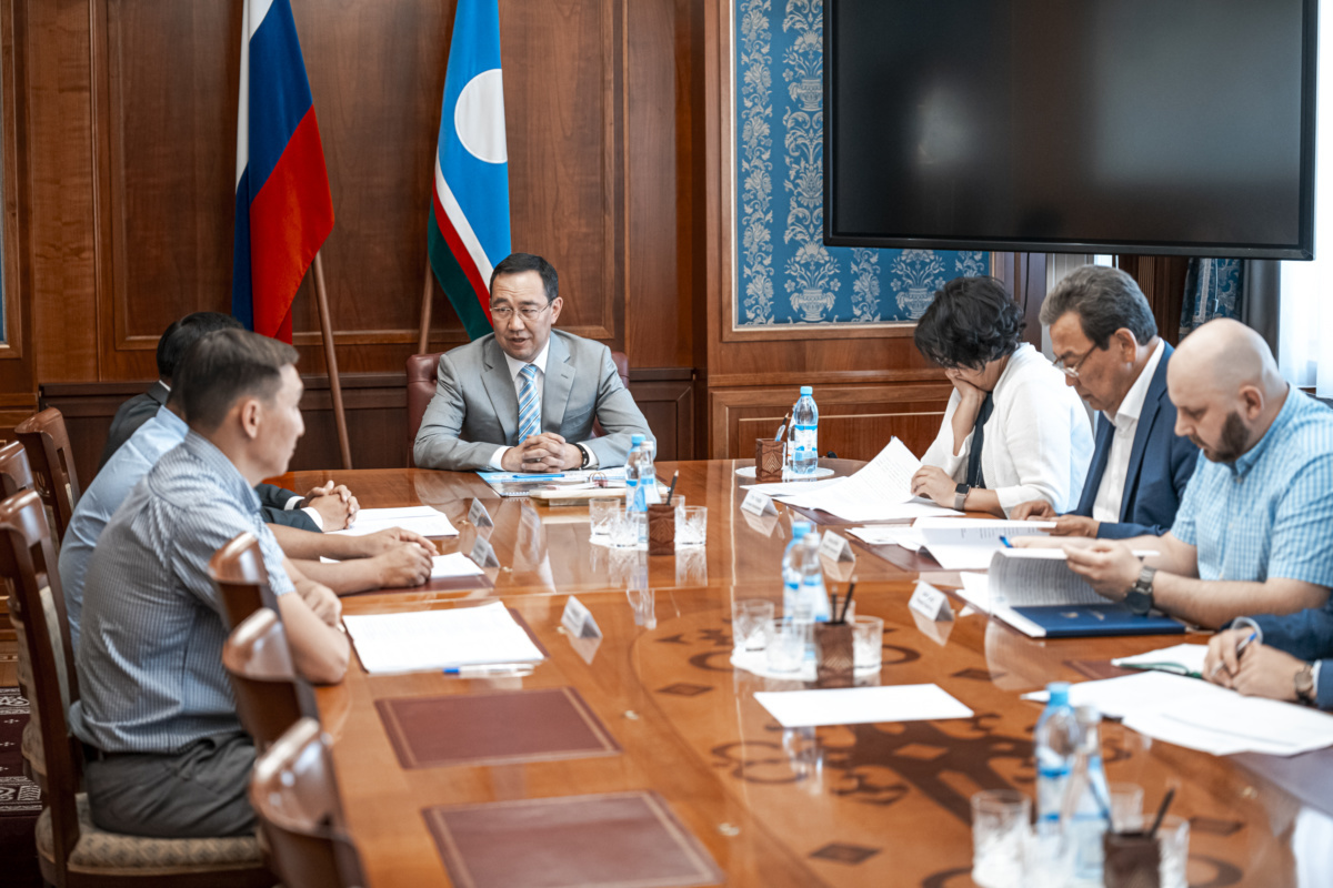 Деятельность регионального оператора по обращению с ТКО рассмотрена на совещании у главы Якутии