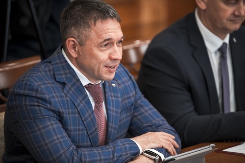 Руководство Сбербанка обсудило с Айсеном Николаевым строительство котельной в Усть-Алданском районе