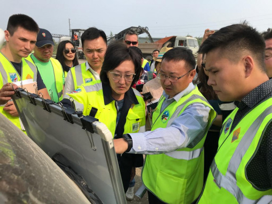 Алексей Колодезников и Сардана Авксентьева проверили ход реконструкции дорог в Якутске