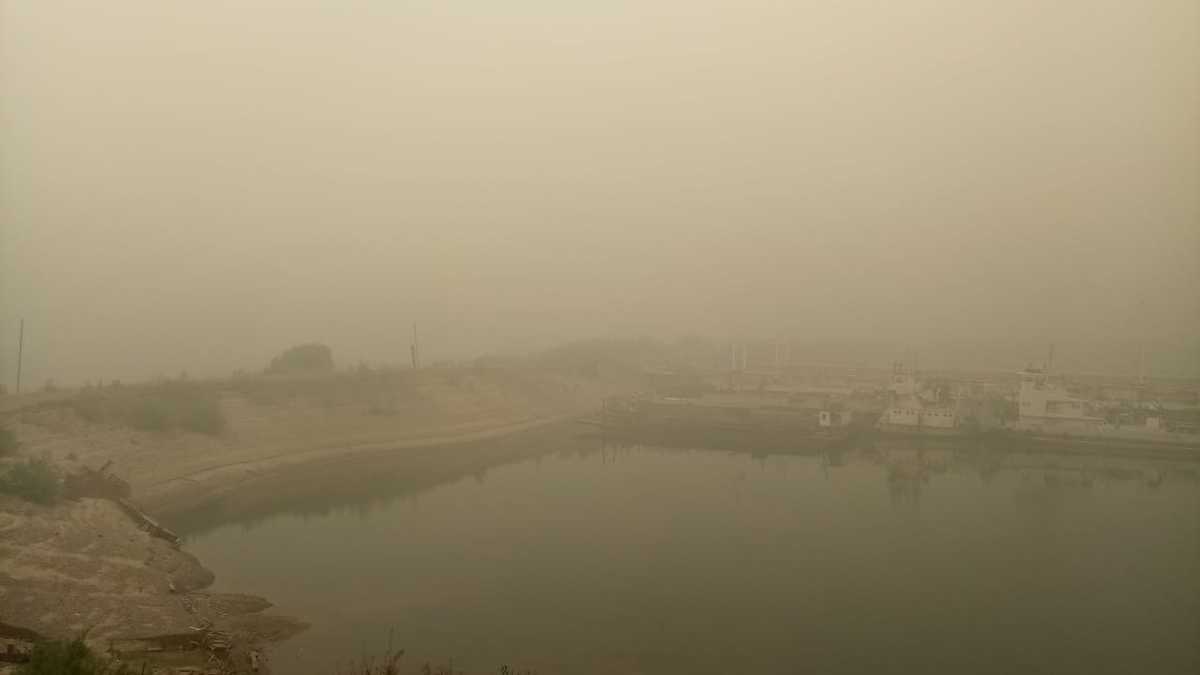 "Живем как ежики в тумане", - плотный дым уже месяц отравляет жителей поселка в Якутии