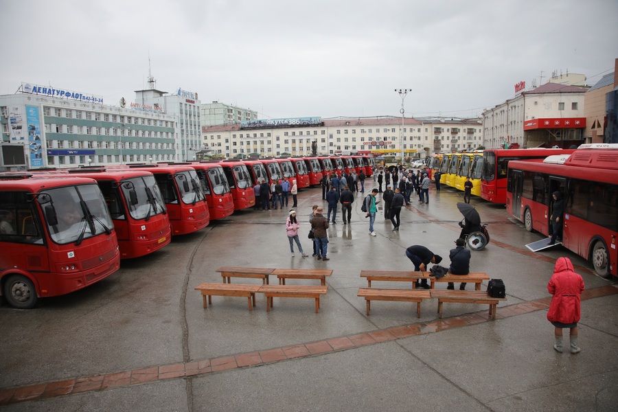Видеофакт: В Якутске освятили новые автобусы