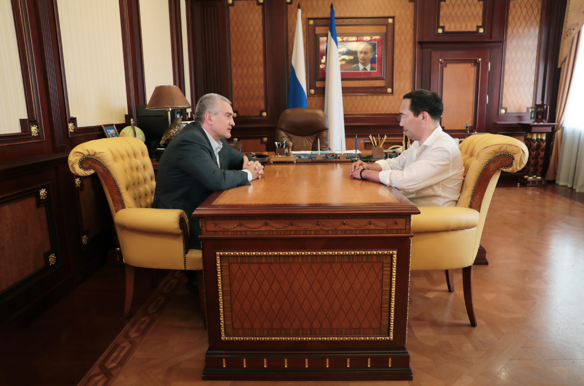 Айсен Николаев и Сергей Аксенов обсудили перспективы сотрудничества между Якутией и Крымом