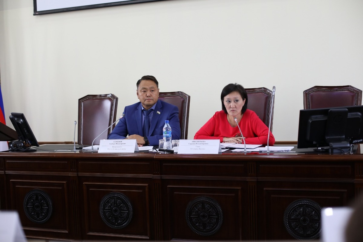 Глава Якутска встретилась с депутатами Гордумы накануне сессии