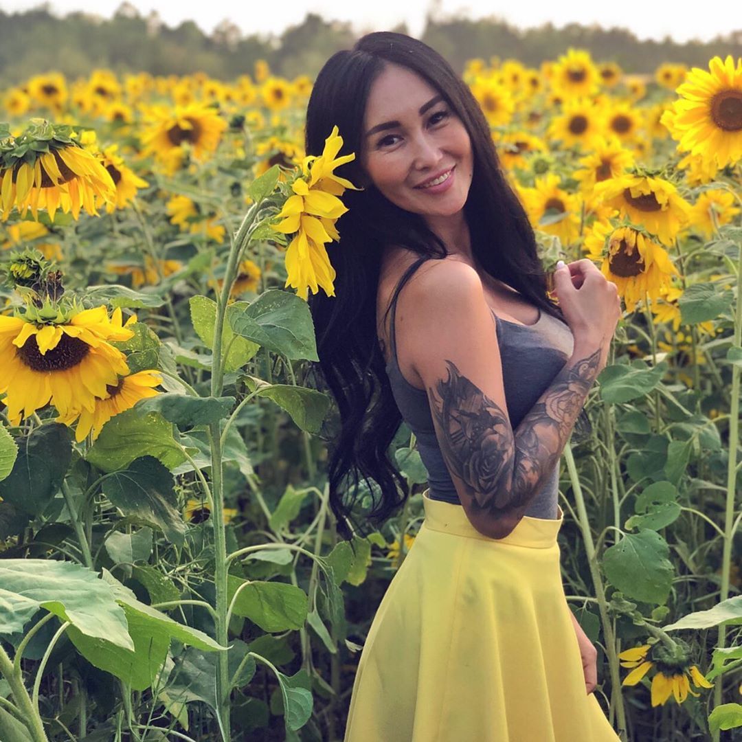 Якутские звезды на поле с подсолнухами