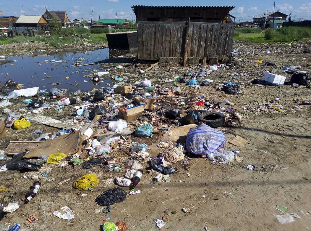 Вонь, завалы мусора, помойки, крысы. Жители Кирзавода сняли видео
