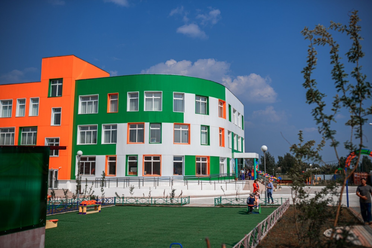 Айсен Николаев открыл детский сад в Ленском районе