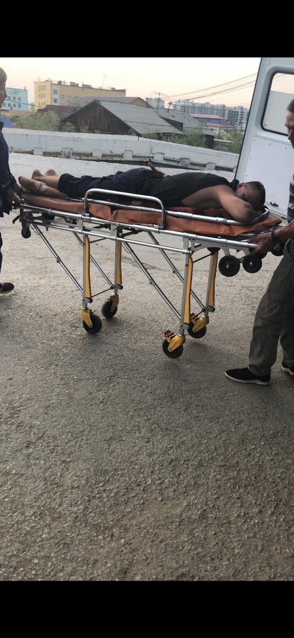 «Били в солнечное сплетение, пинали, душили пакетом».  Житель Якутска сообщил об избиениях в полиции, в УСБ признали действия обоснованными