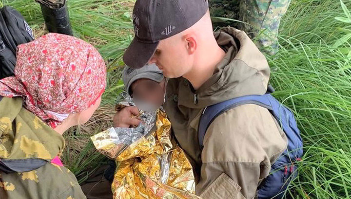 Сидел на кочке, пил болотную воду и плакал: как нашли мальчика в омской тайге