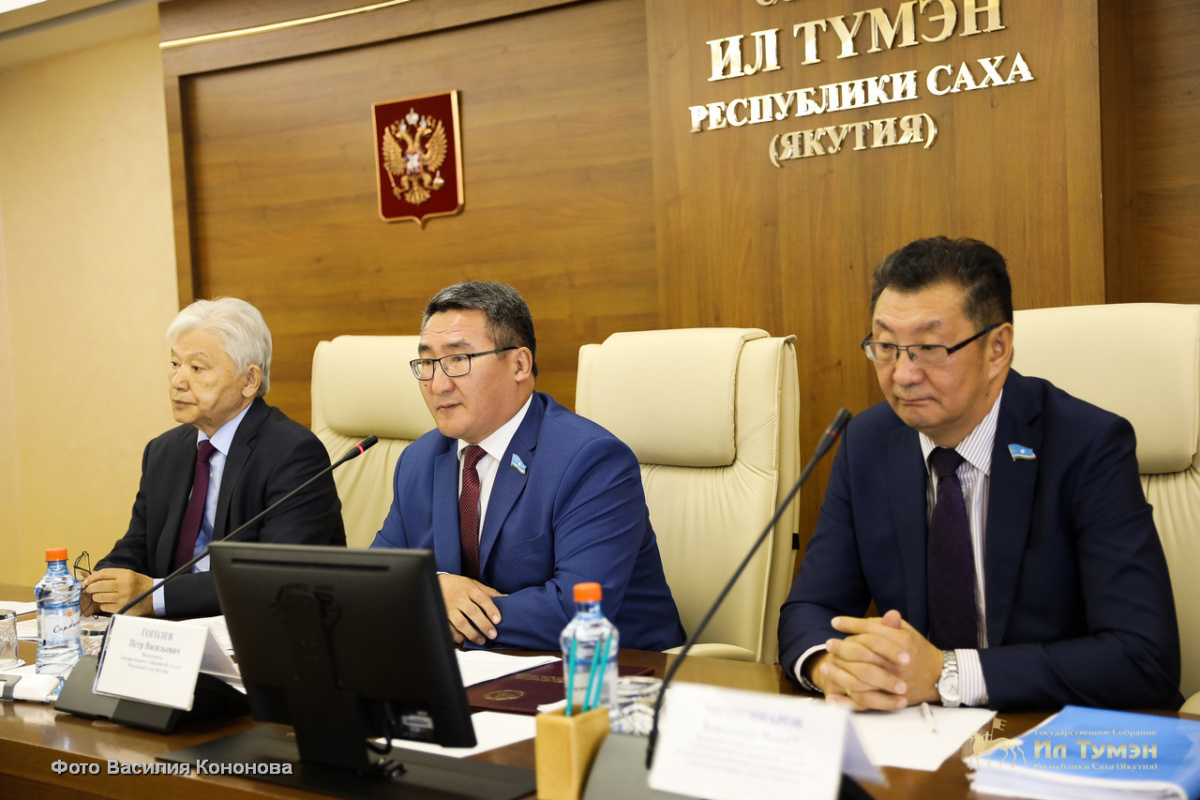 В Ил Тумэне обсудили меры по снижению бедности в Якутии