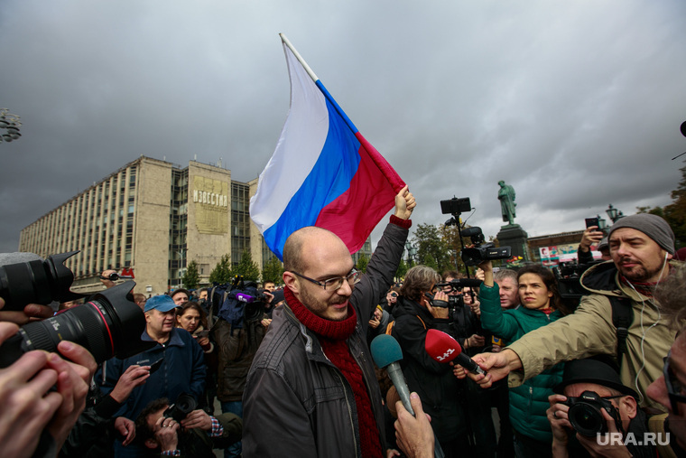 Кремль остановил незаконные митинги. Технология спущена в регионы