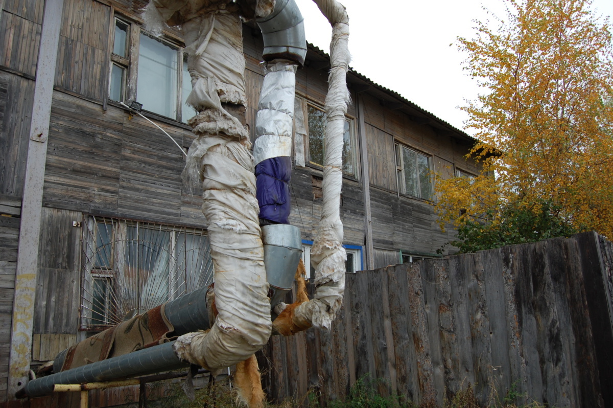 В пяти многоквартирных домах города Якутска пока еще не запущено отопление