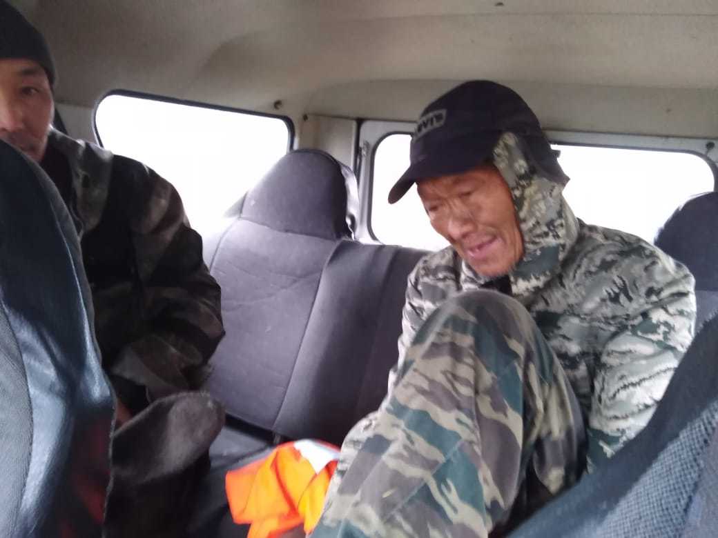 В Якутии спасатели нашли потерявшегося в лесу пожилого мужчину