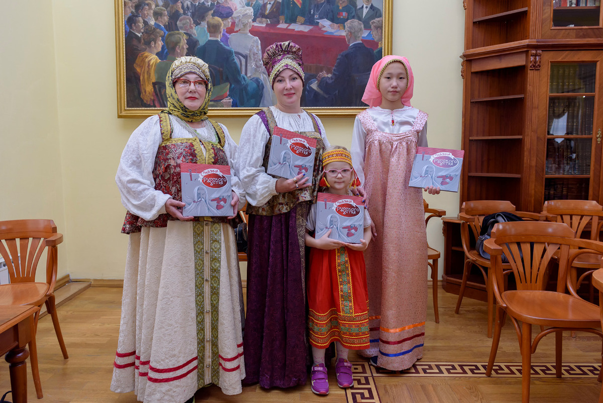 Сказка - ложь, да в ней намек.  В Якутске прошла презентация книги «Сказки Русского Устья»