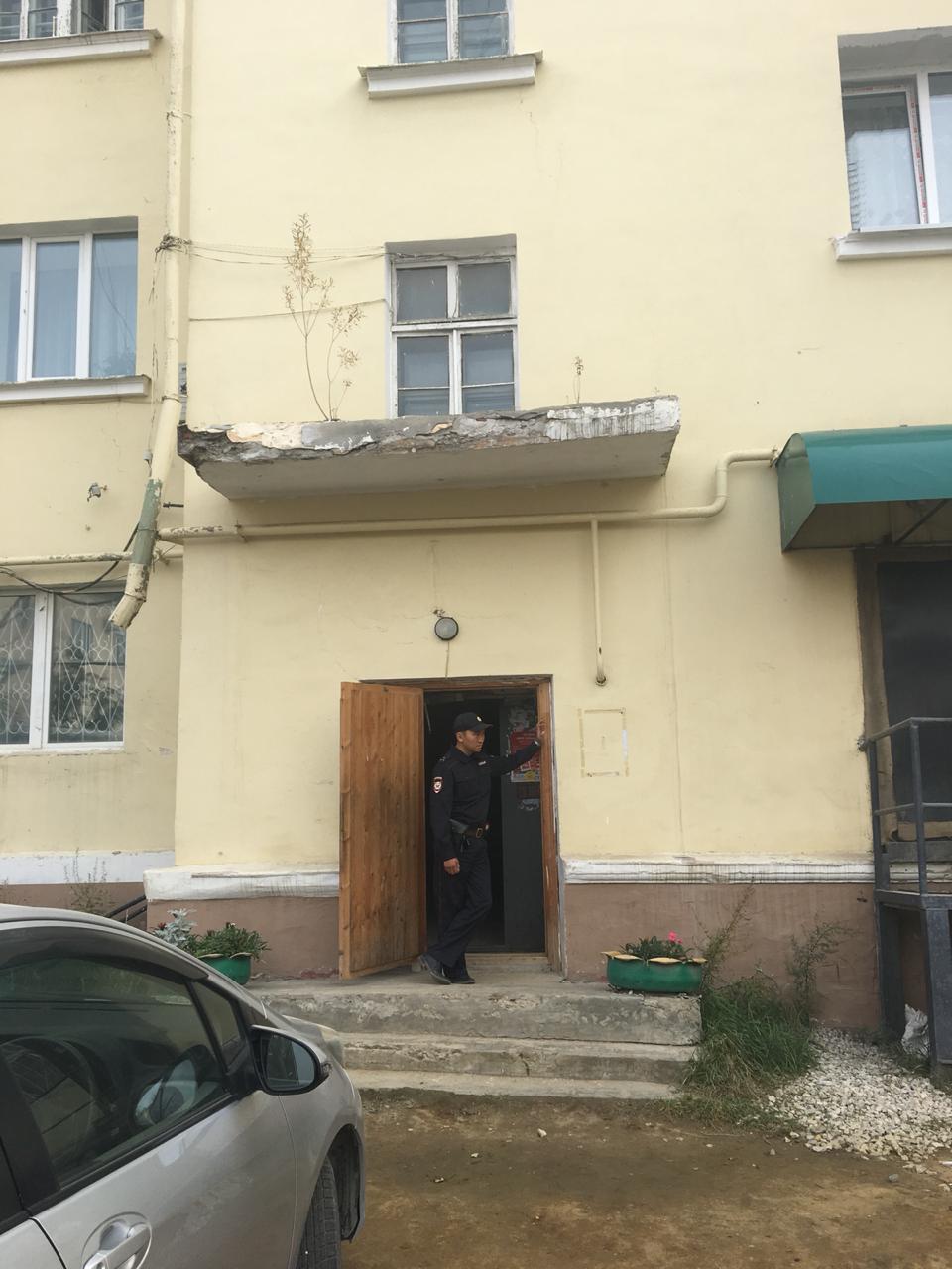 В Якутске в жилом доме обрушился пол