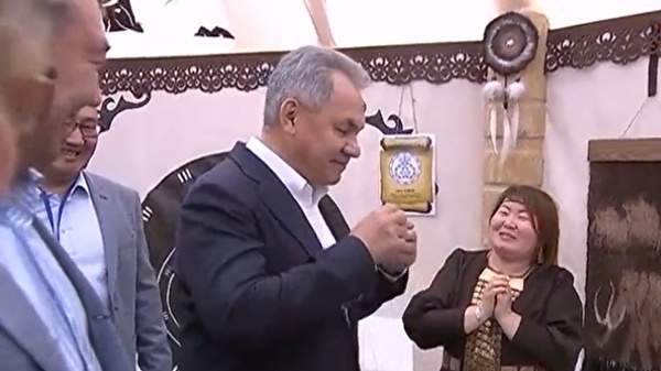 Сергей Шойгу сыграл на хомусе (видео)