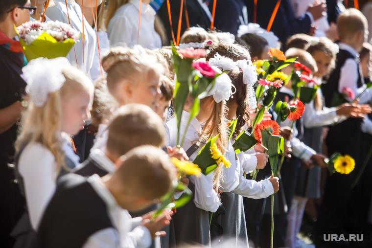Россияне экономят на цветах для учителей. Причина в детях