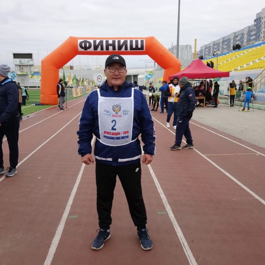 Спикер парламента Якутии Петр Гоголев занял 3-е место в VIP-забеге "Кросса наций"