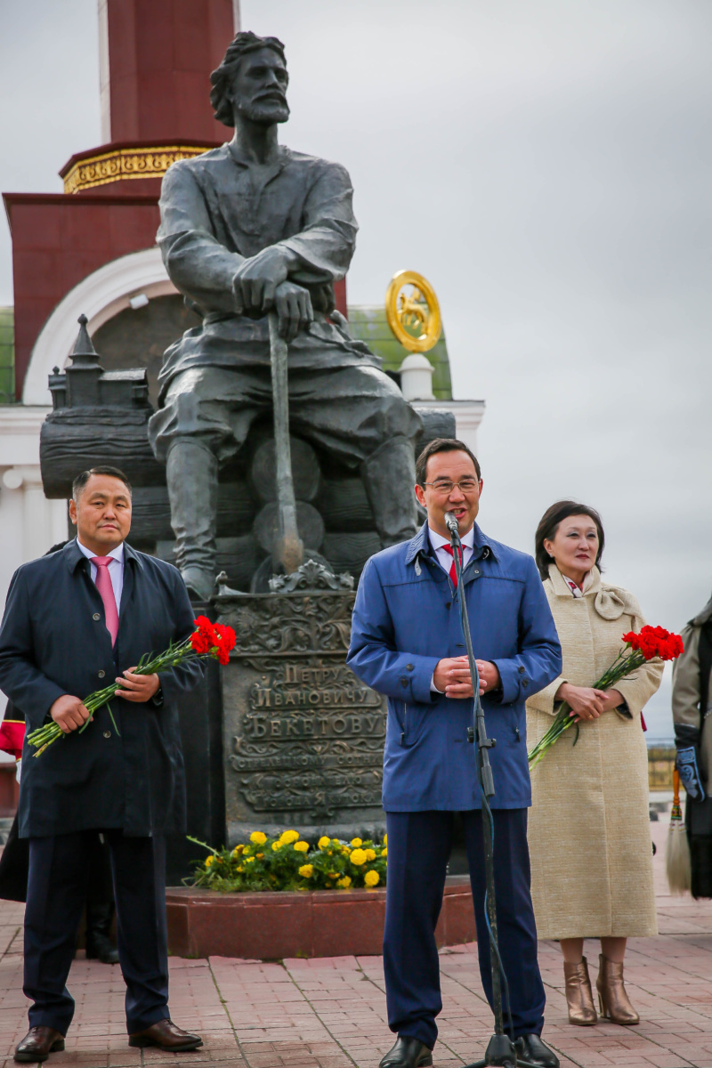 Айсен Николаев поздравил якутян с Днем города