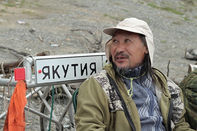 "У него необычная форма протеста", "Синигэр туспут киhи», - известные якутяне о Сане Шамане