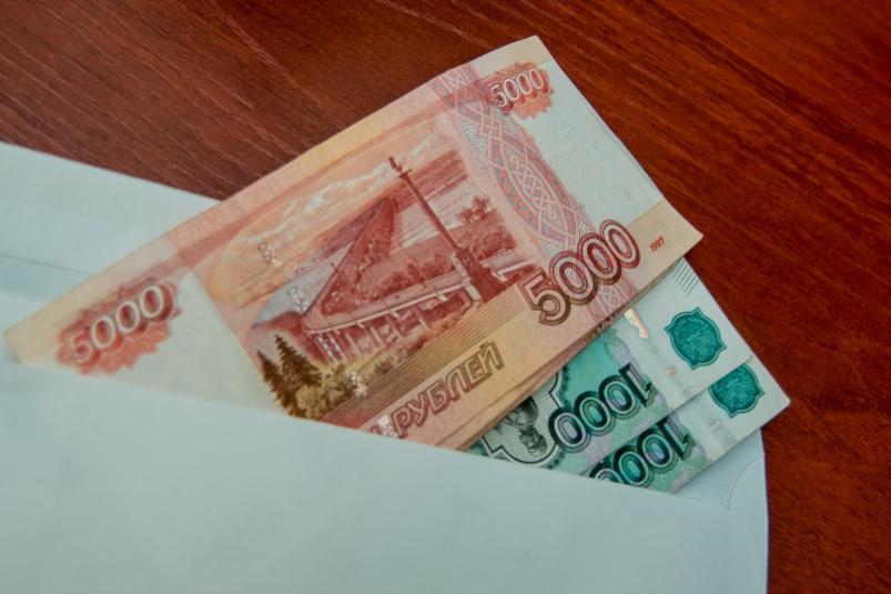 В Якутии приглашенный гость украл подаренные юбилярше деньги
