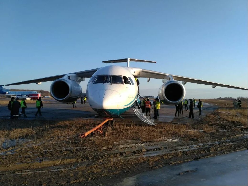В Якутии пассажирский самолет выкатился за пределы взлетной полосы
