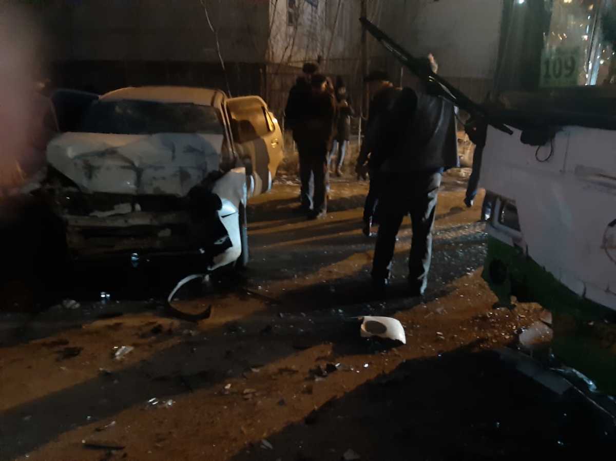 Видеофакт: Автобус столкнулся с иномаркой в пригороде Якутска