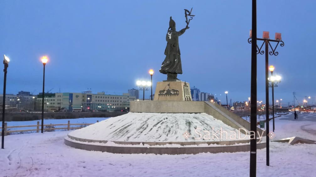 В Якутске украли второй барельеф с памятника Матери