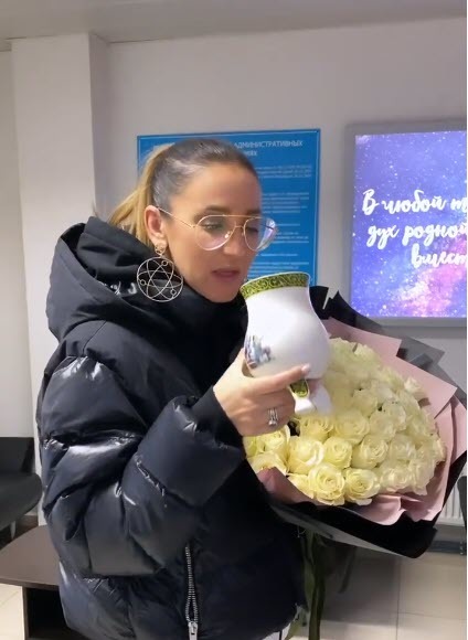 Видеофакт: в Якутске Ольгу Бузову встретили кумысом и хомусом