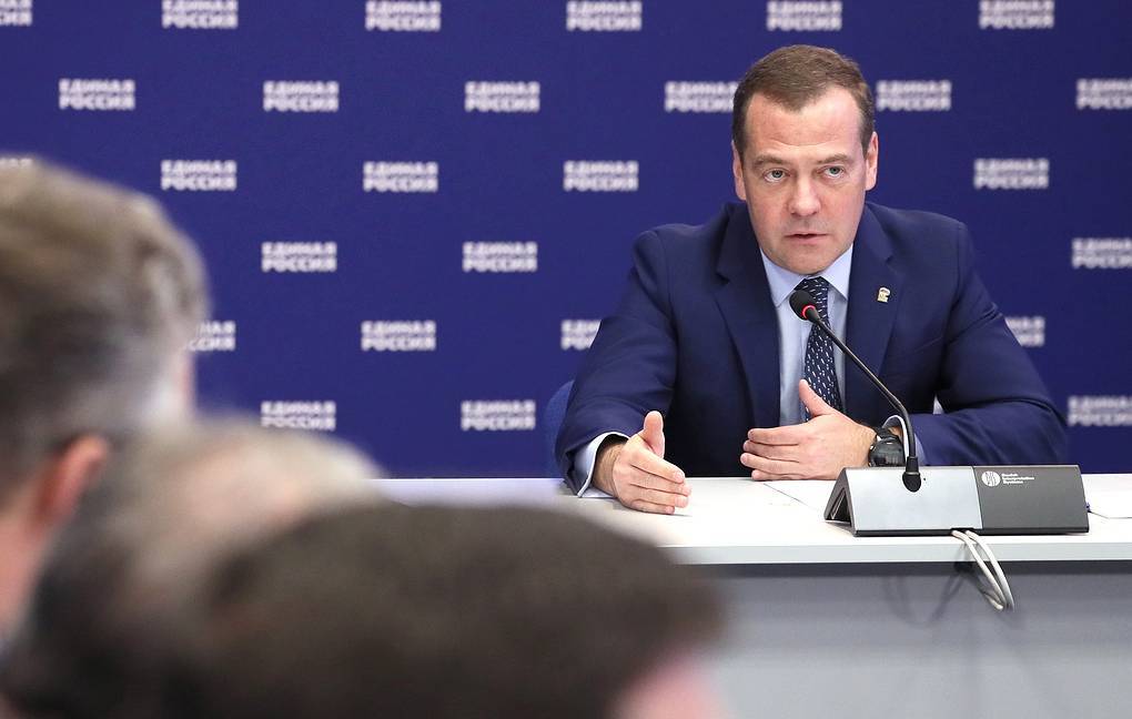 Медведев поддержал идею ряда губернаторов, в том числе и Якутии, возглавить отделения "Единой России"