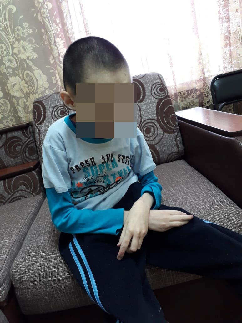 "Почему у Вани такое тяжелое заболевание, это уже другой вопрос", - в Мохсоголлохском интернате прокомментировали ситуацию с истощенным больным