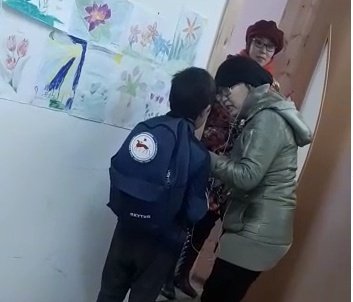 "Я спущу с тебя шкуру и засуну тебе ее в рот»: Минобразования Якутии прокомментировало видео с агрессивной учительницей
