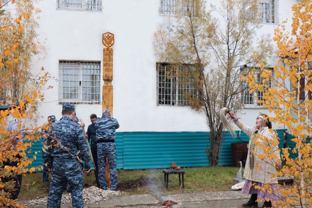 В следственном изоляторе установлено сэргэ