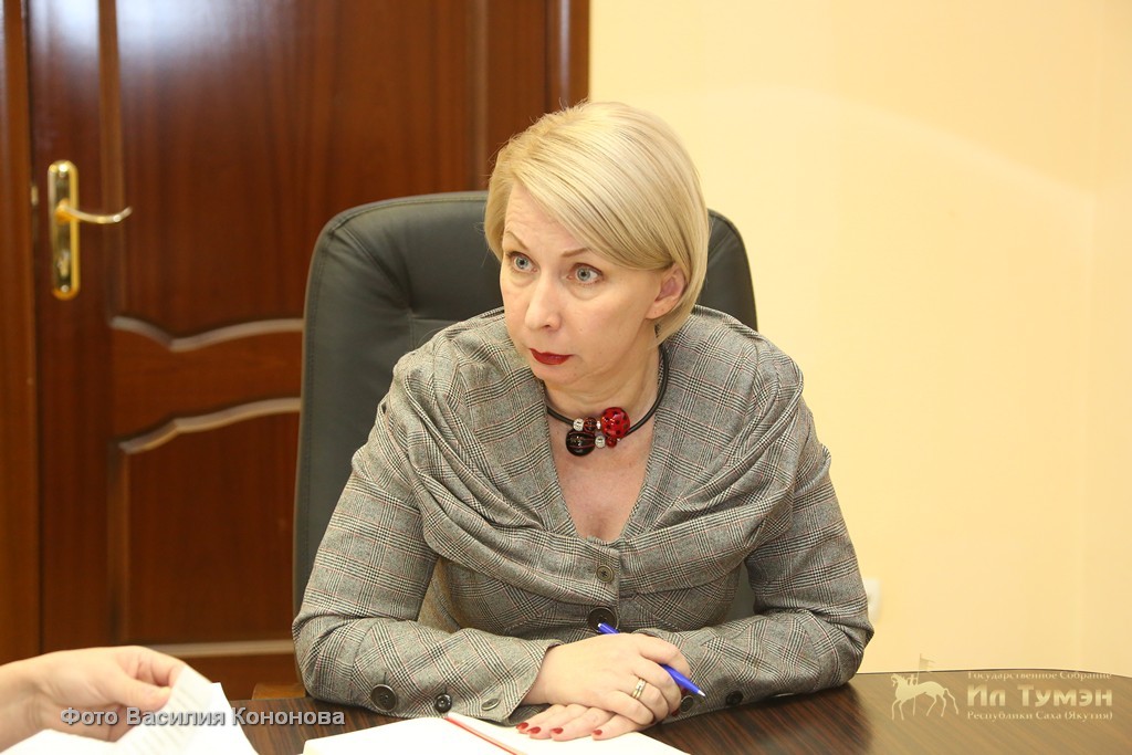 Дочь зампреда Якутии, будучи приставом, присвоила деньги и получила уголовное наказание