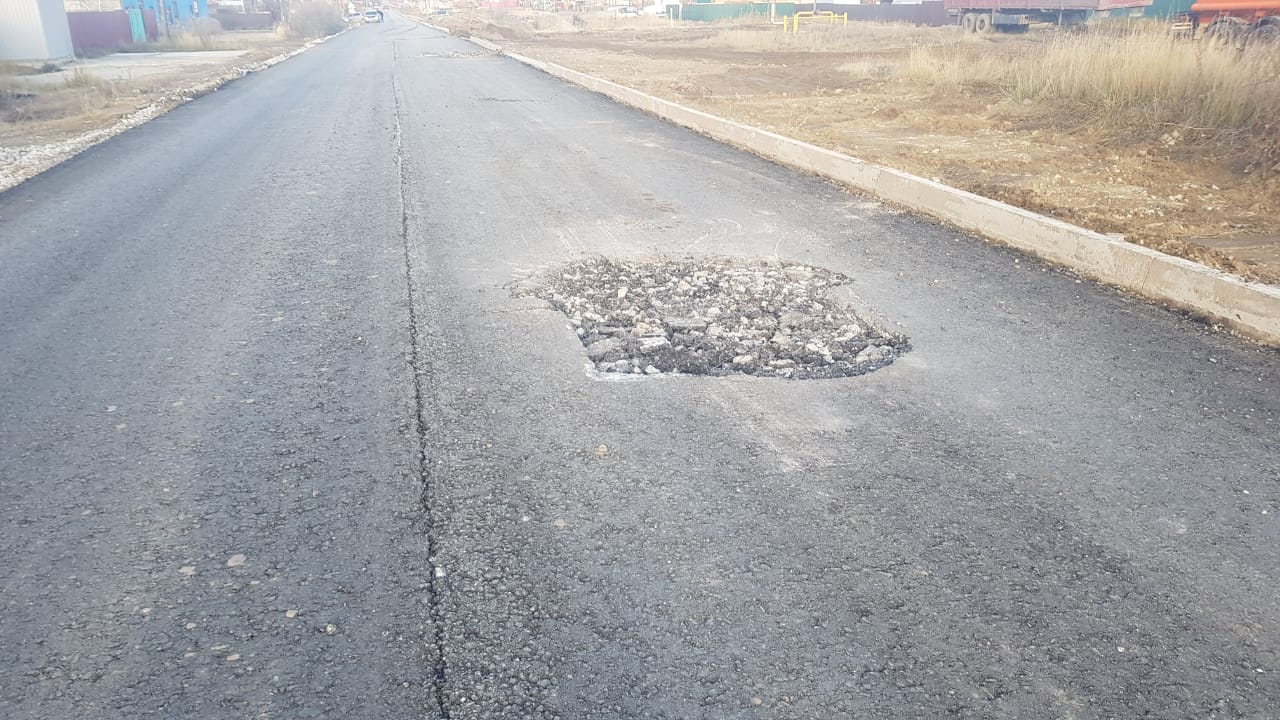 Местные жители повредили свежеуложенный асфальт на строящемся Хатынг-Юряхском шоссе