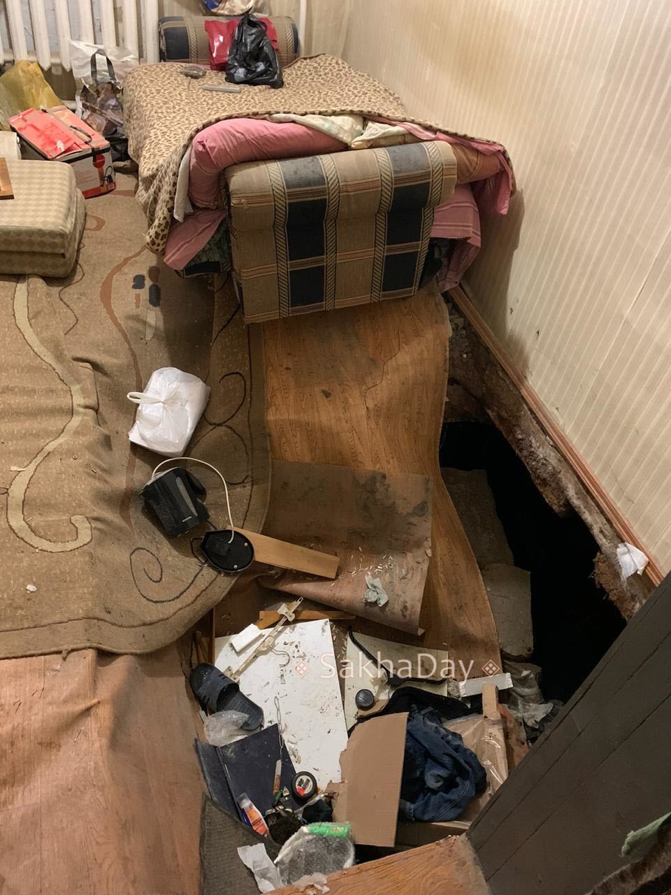 В Якутске в одном из домов провалились полы