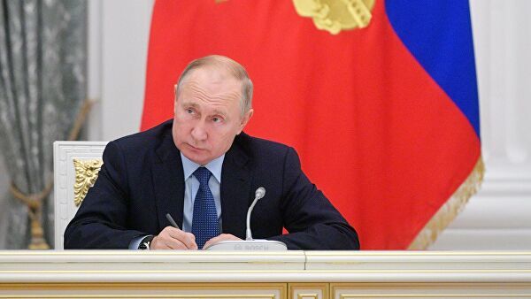 Путин: "пещерные русофобы" и националисты объявили войну русскому языку