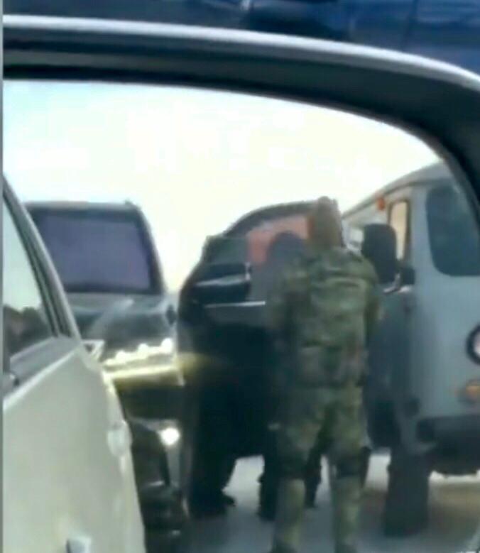 Видеофакт: В Якутске росгвардейцы задержали у "Муус Хайа" водителя "Лексуса"