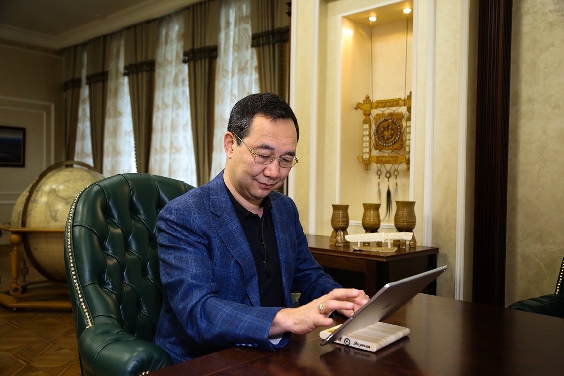 Глава Якутии поддержал всероссийский флэшмоб ко Дню народного единства